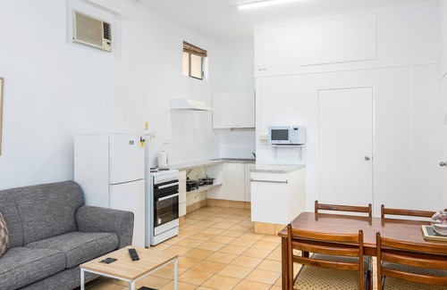 Coffs Harbour Apartment | Tidal Nook – Coastal holiday retreat, steps from beach.