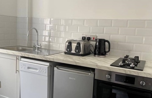 Harwich Cottage | Tidal Walk Cottage by the Sea, 2 min walk to beach, sleeps 4