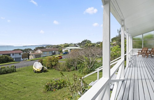 Algies Bay House | TIDE AND TRUE - ALGIES BAY HOLIDAY HOME, with a garden in Algies Bay