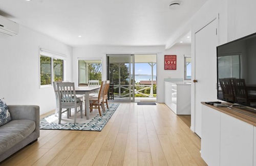 Algies Bay House | TIDE AND TRUE - ALGIES BAY HOLIDAY HOME, with a garden in Algies Bay
