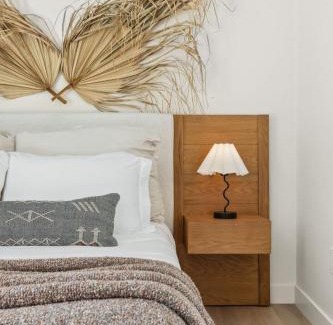 El Porto Apartment | Tide House - Unit B - Modern Seaside 1BD w Parking