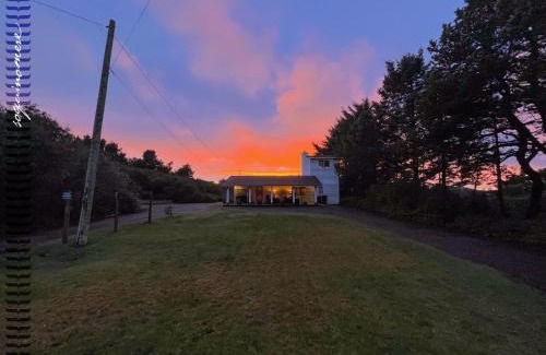 Ocean Shores House | Tide Pool Cabin, a Soquinomere Private Hotel on the Dunes, Downtown Ocean Shores