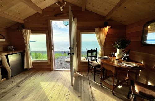 Homer Cabin | Tidepool Cabin, Beach Front Wilderness, Glacier, Bear Viewing, Kayaking, fishing