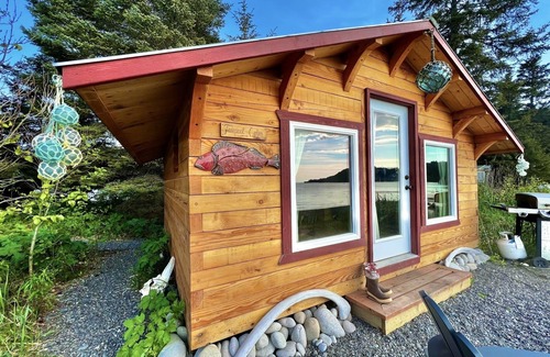 Homer Cabin | Tidepool Cabin, Beach Front Wilderness, Glacier, Bear Viewing, Kayaking, fishing