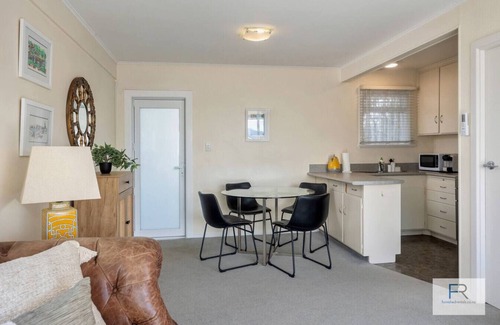 Birkenhead Apartment | Tidy Birkenhead Apartment