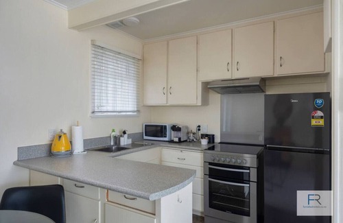 Birkenhead Apartment | Tidy Birkenhead Apartment