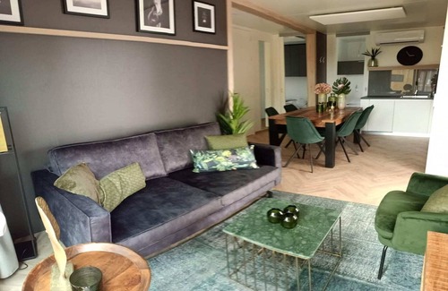 Houthem Ski Chalet | Tidy chalet with dishwasher, 9 km from Maastricht