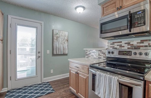Olathe House | Tidy Townhouse: 3bd/1.5ba