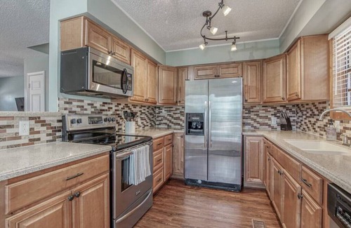 Olathe House | Tidy Townhouse: 3bd/1.5ba