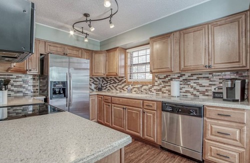 Olathe House | Tidy Townhouse: 3bd/1.5ba