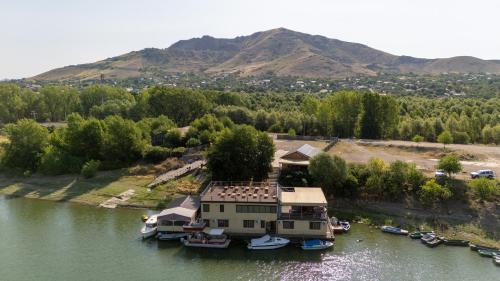 Turcoaia Hotel | Tiena Hotel Plutitor