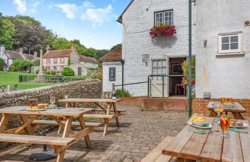 East Dean and Friston Bed & Breakfast | Tiger Inn - Catherine