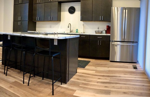 Columbia Condo | TigersDen - Cozy Modern 3-bedroom Condo on Broadway near Downtown & Campus