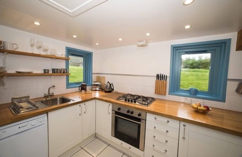 Isle of Lewis Cottage | Tigh Bhisa Blackhouse