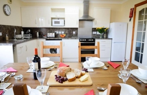 Benderloch Cottage | Tigh Grianach - a cottage that sleeps 6 guests in 3 bedrooms