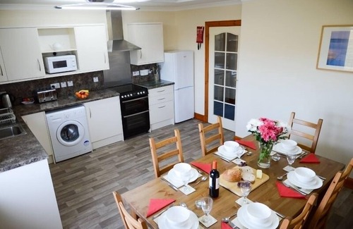 Benderloch Cottage | Tigh Grianach - a cottage that sleeps 6 guests in 3 bedrooms