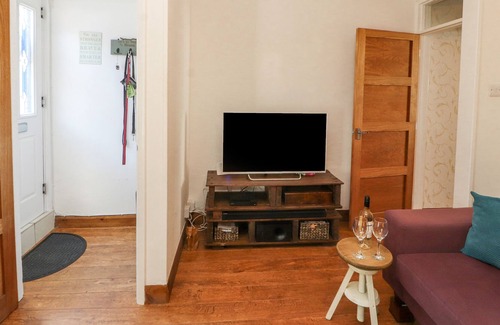 Stainburn Cottage | TIGIN, pet friendly, with a garden in Workington