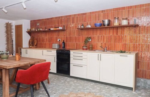 Totnes Cottage | TIGLEY MEADOW COACH HOUSE, family friendly in Dartington