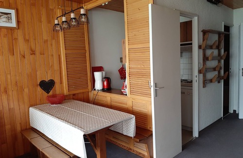 Le Lavachet Apartment | Tignes 6890 ft, 6 330sqft 2 room, south facing, quiet, views of the Gde Motte