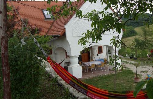 Monoszlo House | Tik hegyi ház