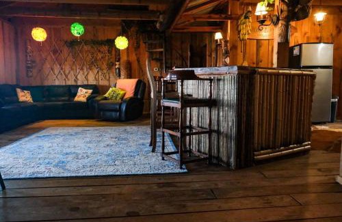 Minden House | Tiki Cabin Yellow Rose Canyon