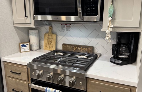 River Ranch RV Rental | Tiki "Glamping" unit fully stocked RV w/golf cart