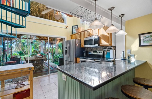 Dunedin Cottage | Tiki Hut in tropical paradise