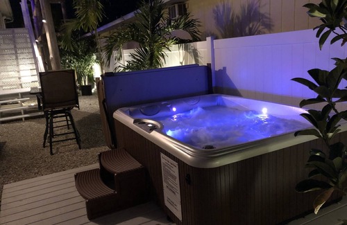 Englewood Apartment | Tiki Life ! Relax and Enjoy w/m discount! Close to beaches without the costs!