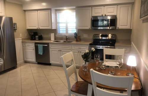 Englewood Apartment | Tiki Life. Tropical Gateway to Boca Grande Beaches! Relax without the costs!