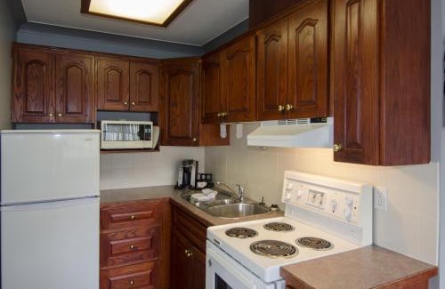 Okanagan-Similkameen Hotel | Tiki Shores Inn & Suites