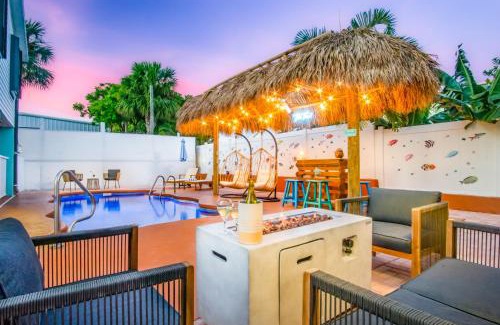 Marathon House | Tiki Time! Pool-tiki Hut-kayaks-grill-ocean View!
