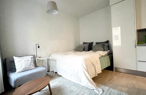 Vantaa City Centre Apartment | Tikkurila Center, lovely 1br, near Airport, parking