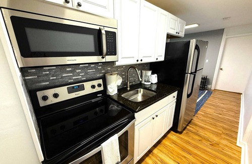 Wilmington Apartment | Tilton Teacup, charming 3rd floor walk up