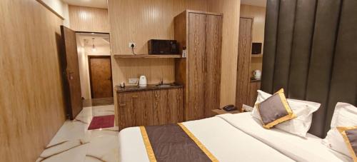 Santacruz Apartment | TIM Santacruz Mumbai Airport