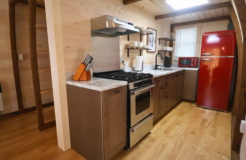 Alexandria Cabin | Timber Arch - Unique Lake Gem ~ Yard ~ Kayak/Board