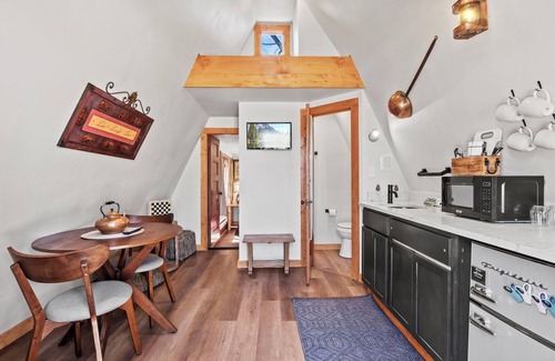 Colorado Springs Cabin | Timber Lodge Cabin 4