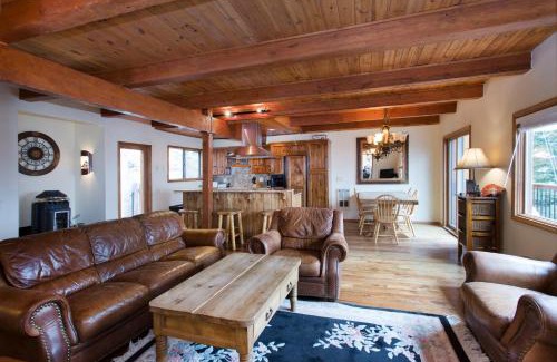 Mammoth Lakes Apartment | Timber Ridge Resort by 101 Great Escapes