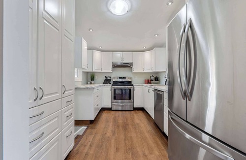 Drumheller House | Timber Valley | Centrally Located | Hot Tub & BBQ!