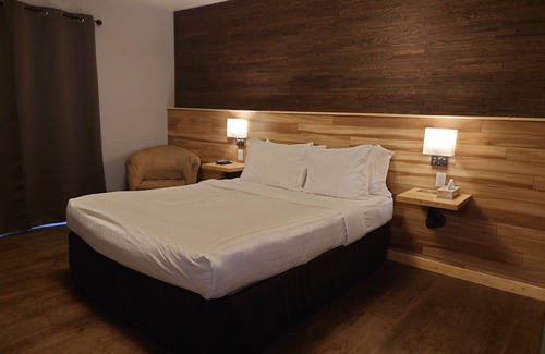 Keewatin Hotel | Timberland Inn
