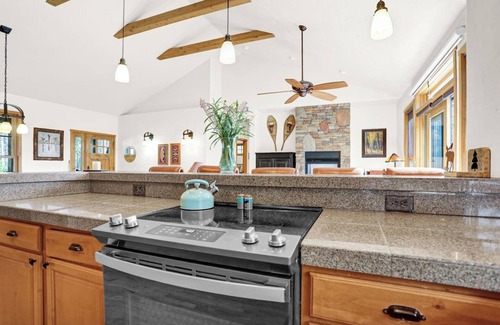 Granby House | Timberland Villa|Magical Views|On Site Trails
