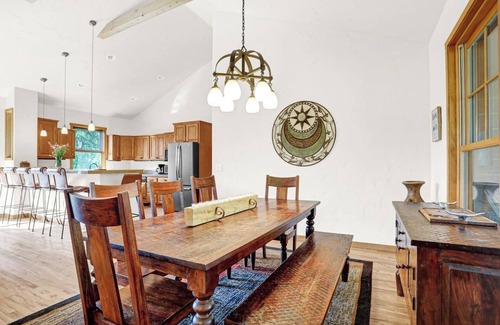 Granby House | Timberland Villa|Magical Views|On Site Trails