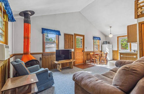 Park Rapids Cabin | Timberlane Resort Cabin #12 | 2 Bed, 2 Bath