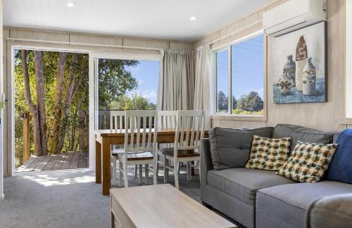 Taupo House | Timberline Retreat, Cozy 2BR Stay Near Taupo Town