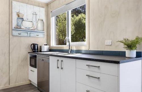 Taupo House | Timberline Retreat, Cozy 2BR Stay Near Taupo Town