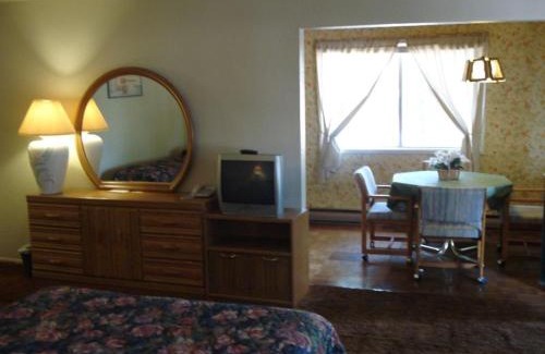 Pinetop Hotel | TimberLodge Inn