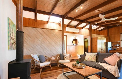 Bald Knob House | Timbertop Retreat - a hilltop retreat minutes from Maleny