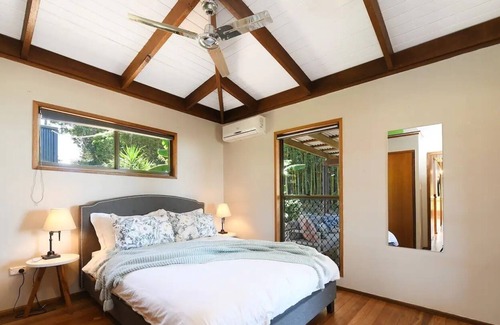 Bald Knob House | Timbertop Retreat - a hilltop retreat minutes from Maleny