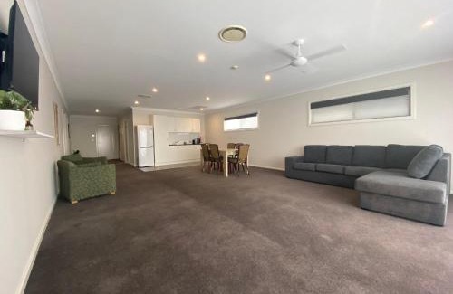 Wauchope Hotel | Timbertown Motel