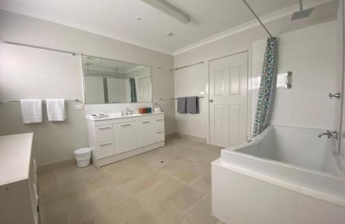 Wauchope Hotel | Timbertown Motel