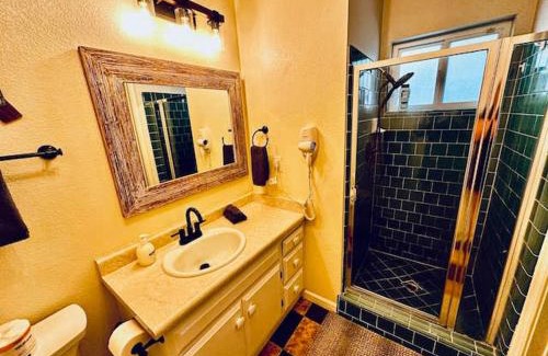 North Fork Apartment | Timberview Suite-Hot Tub-Forest Views-Sleeps 2